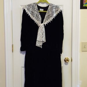 Vintage Patty O'Neil Women's Black Velvet Off White Lace Collar Drop Wai…